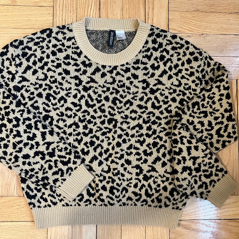 H&M Animal print Sweater - SIZE XS